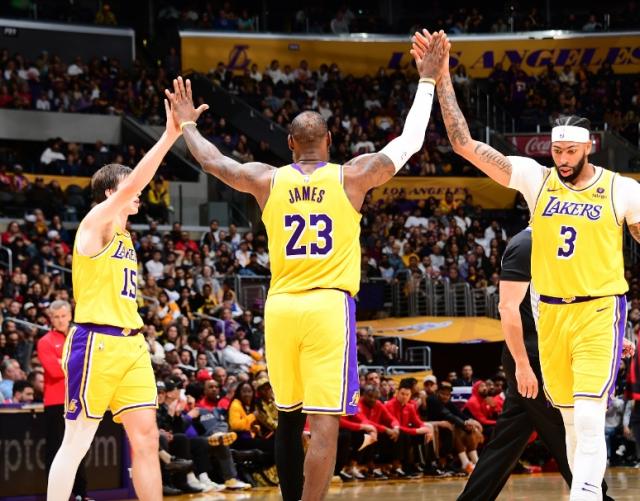 湖人反超国王升至第八 前六争夺战将死磕太阳