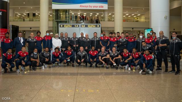 1647913078263094963.jpg 阿曼队抵达河内机场.jpg