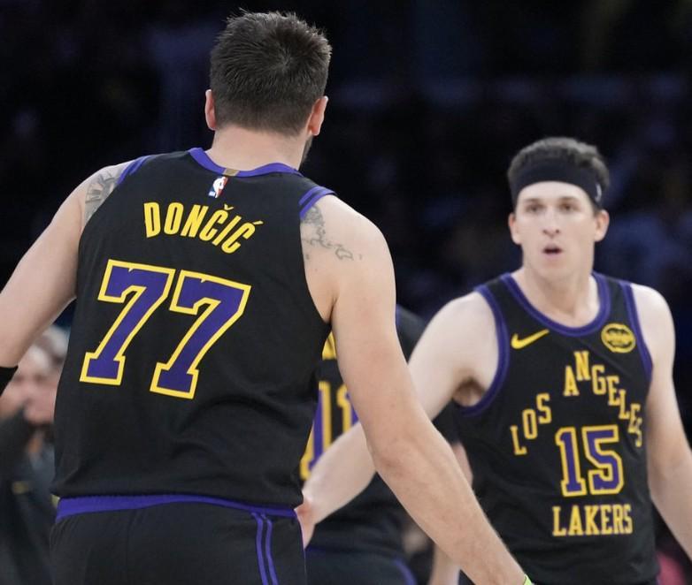 开云APP-东契奇：跟里夫斯搭档让比赛如此轻松，我们是超棒的二人组